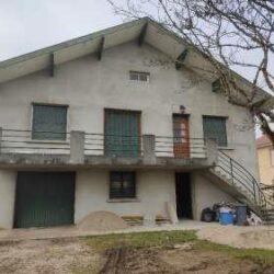 Retour d&rsquo;expérience · Parcours de rénovation énergétique : à Bouvesse-Quirieu, un projet exemplaire pour une maison des années 60