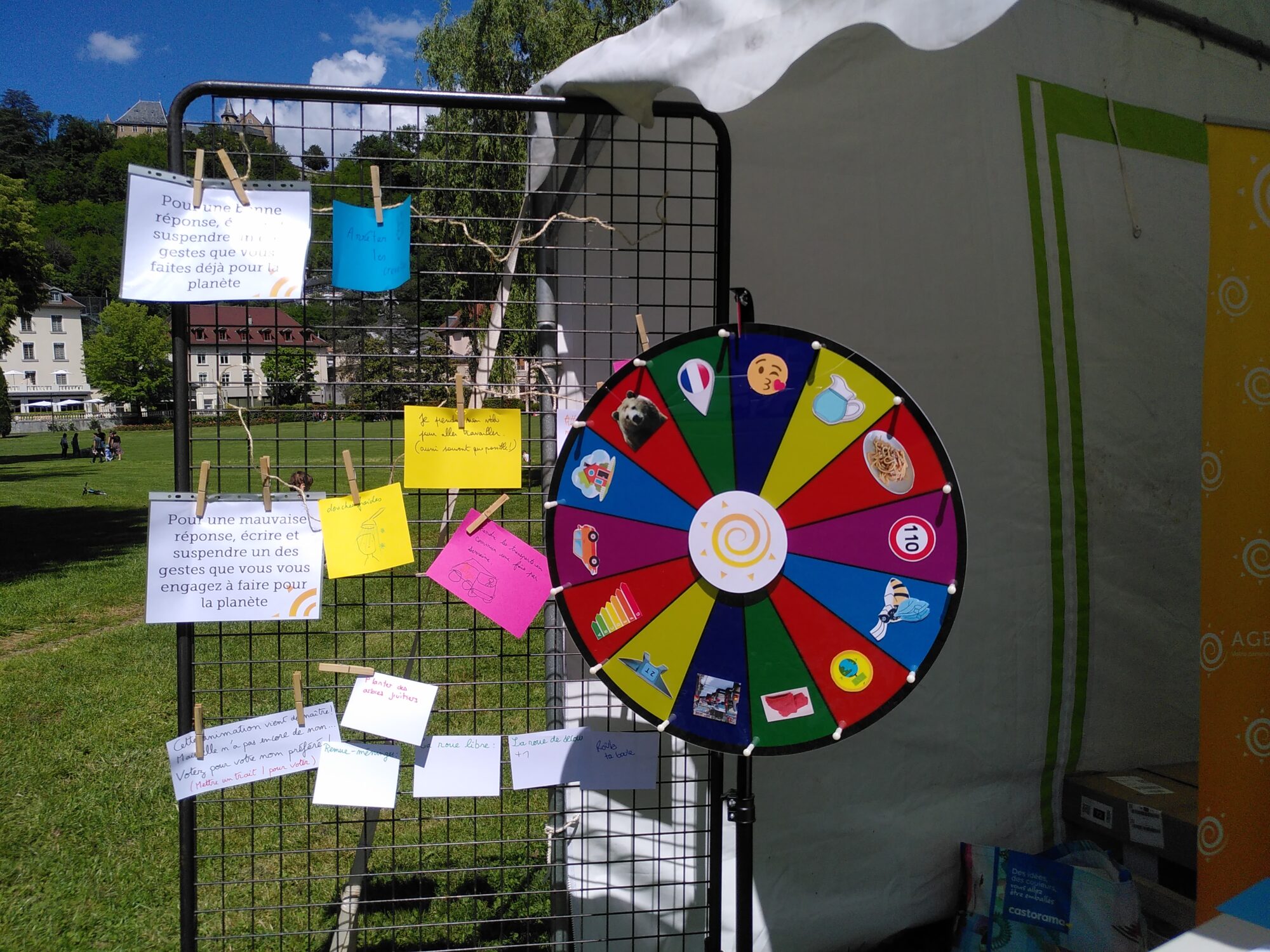 Stand Info Énergie au marché de Pont-Evêque