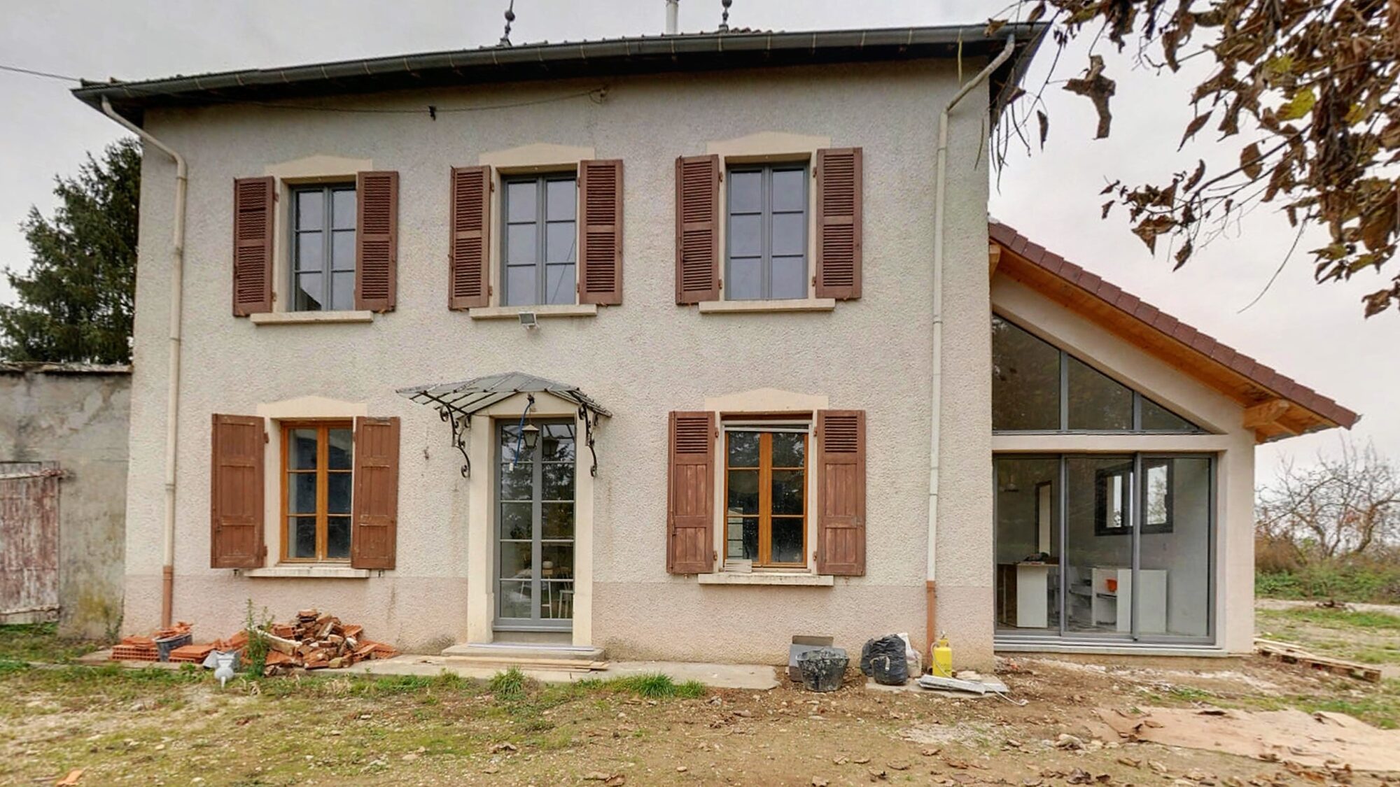 Rénovation énergétique d’une maison en pisé à La Bâtie-Montgascon avec accompagnement VDD Rénov’